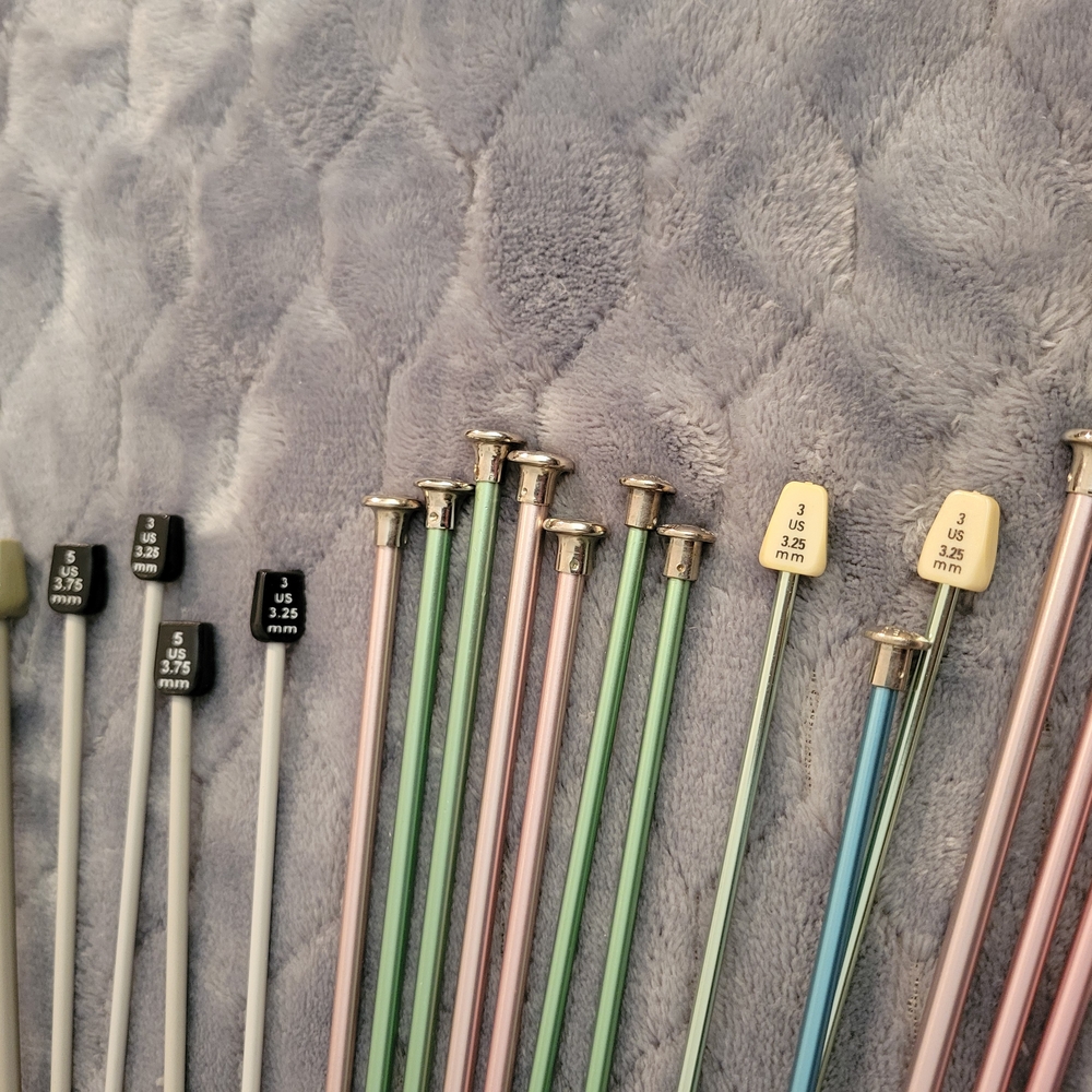 Colorful Knitting Needle Set - Picture 2 of 6